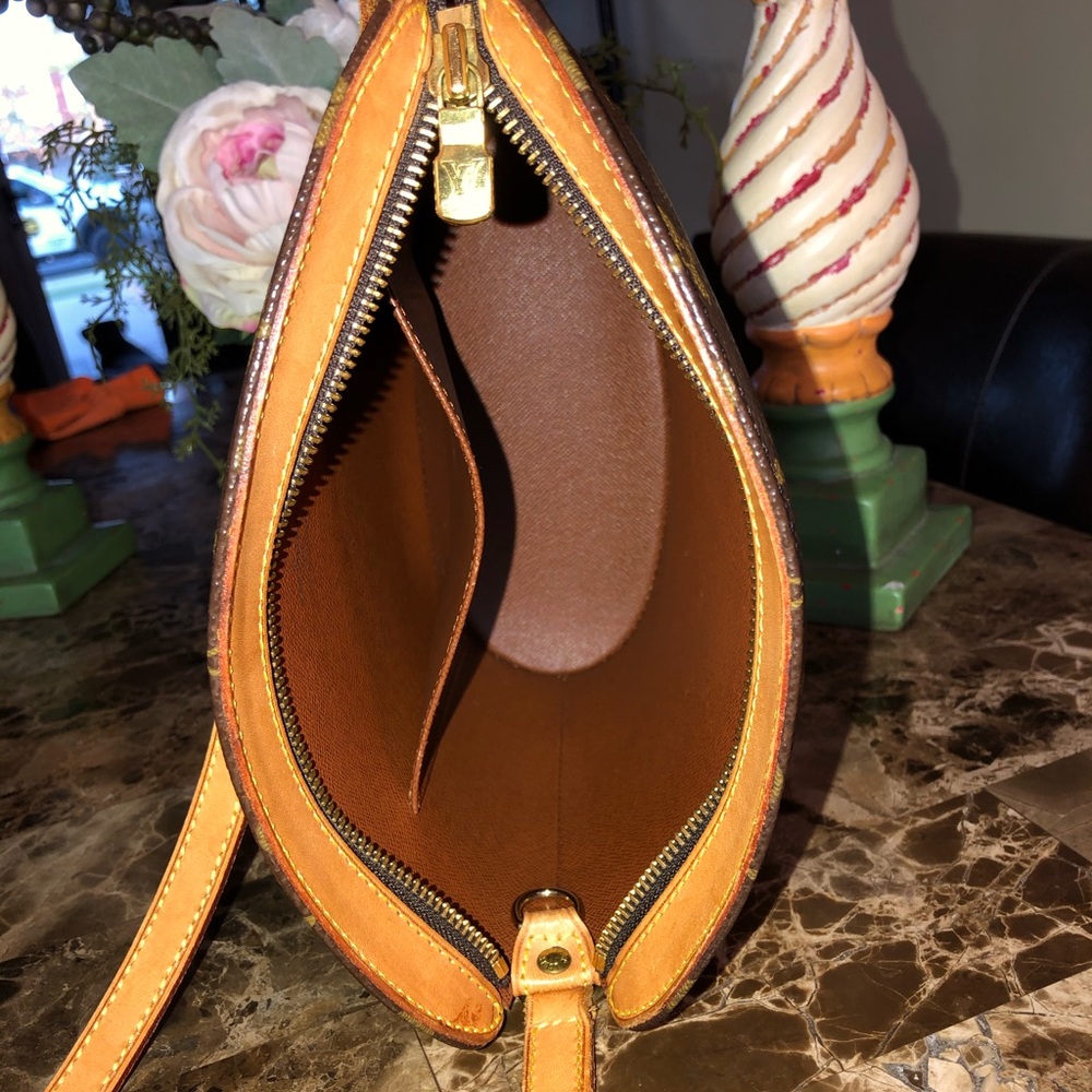 AUTH Louis Vuitton Drouot Crossbody EXCELLENT COND - Picture 6 of 8